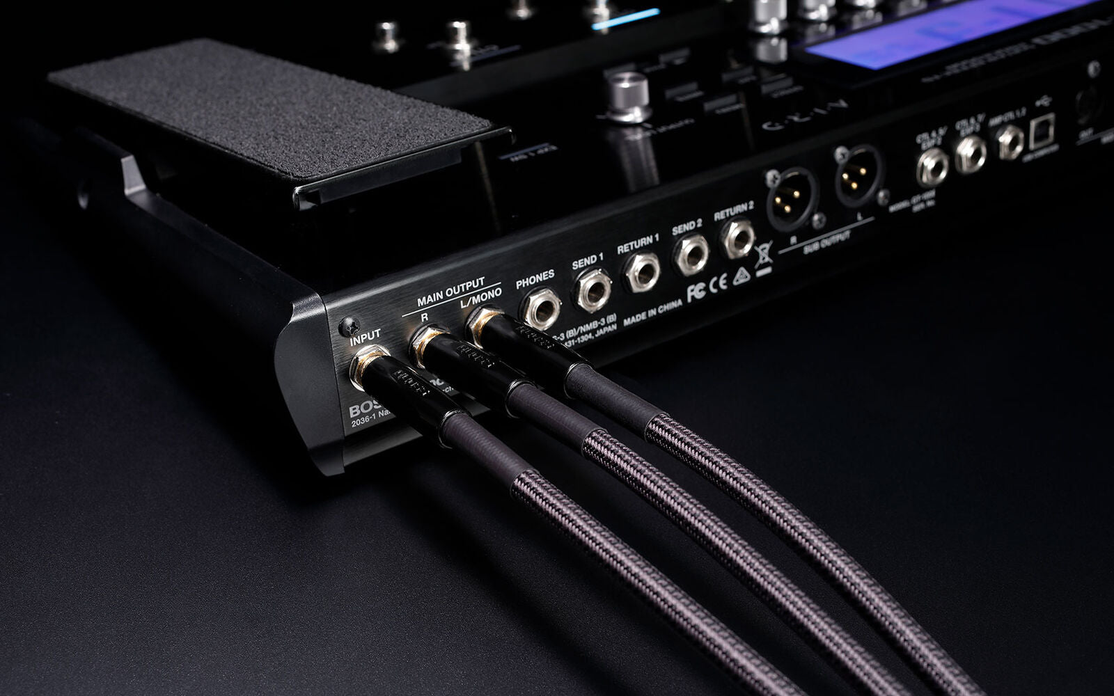 BOSS BIC-P18A Premium 18ft Instrument Cable - High-Fidelity with Straight to Right-Angle 1/4-inch Connectors — view 4