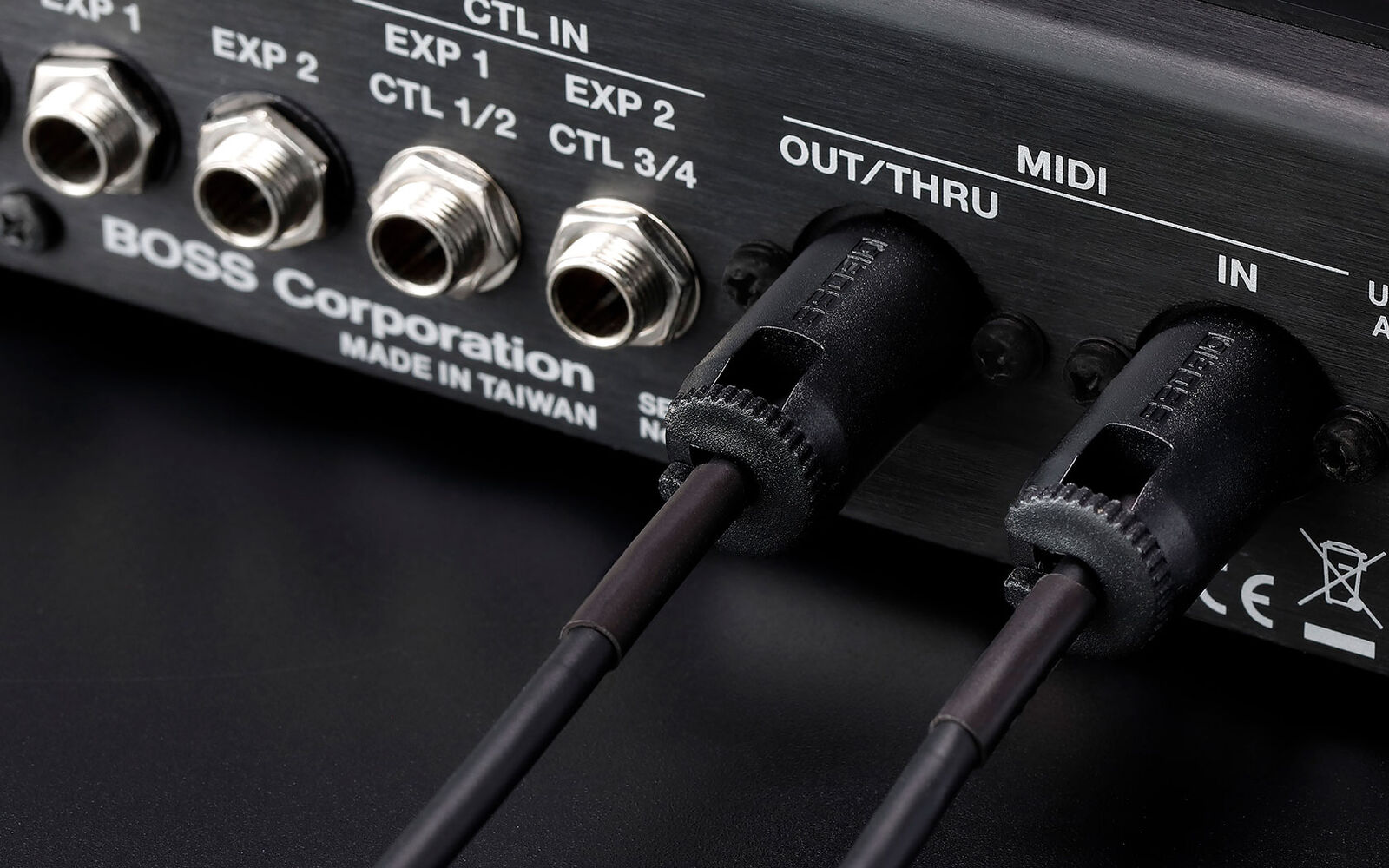 BOSS BMIDI-PB2 Multi-Directional MIDI Cable - 2ft Pedalboard Connector for Optimal Space Management — view 4