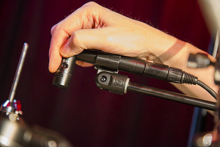 Electro-Voice ND66 Condenser Cardioid Instrument Microphone with Locking Head and Selectable Pads — view 4