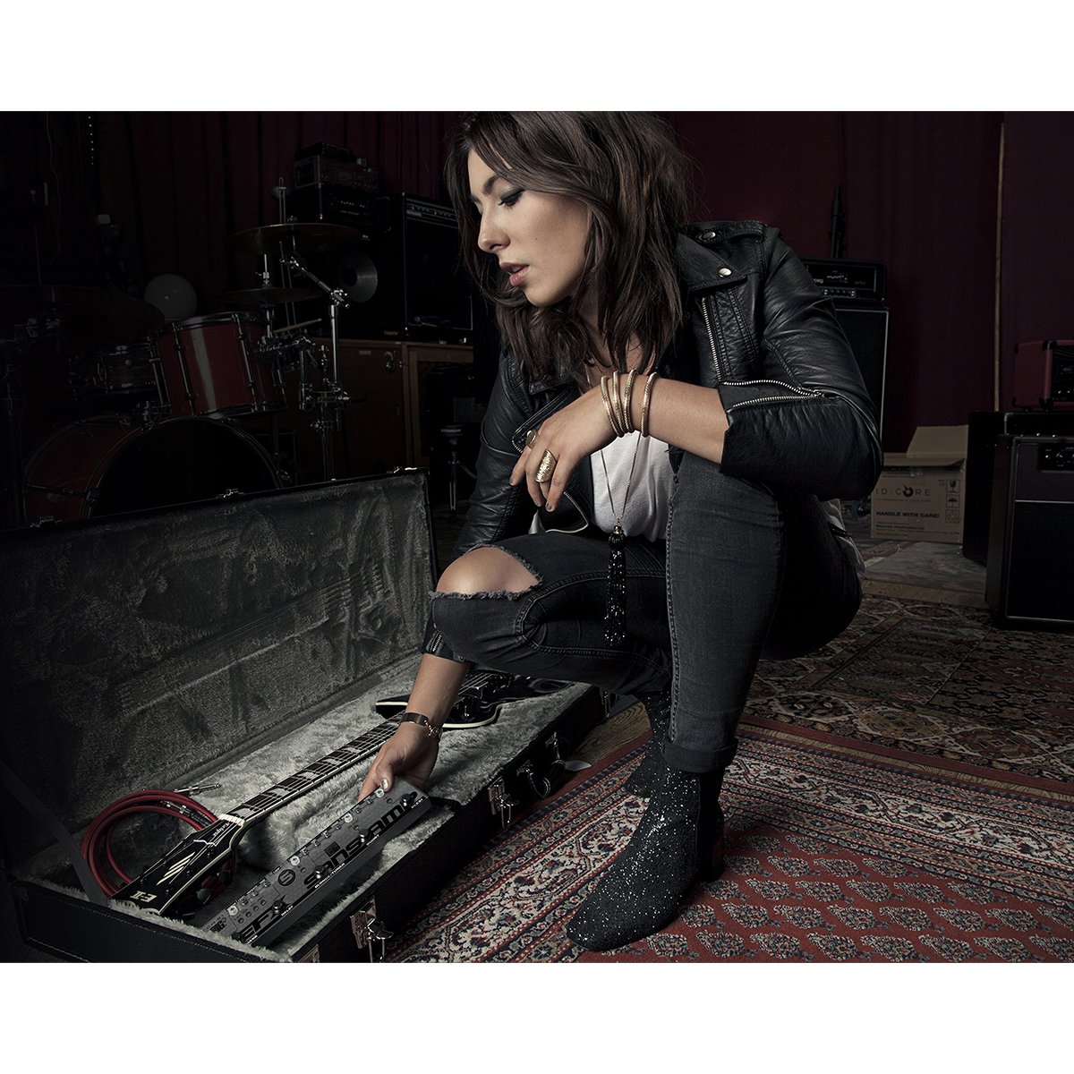 Tech 21 FlyRig 5 v2 Multi-Effects Pedalboard with SansAmp, Plexi/Cali Distortion, Delay, Reverb, Tuner, and Effect Loop — view 2
