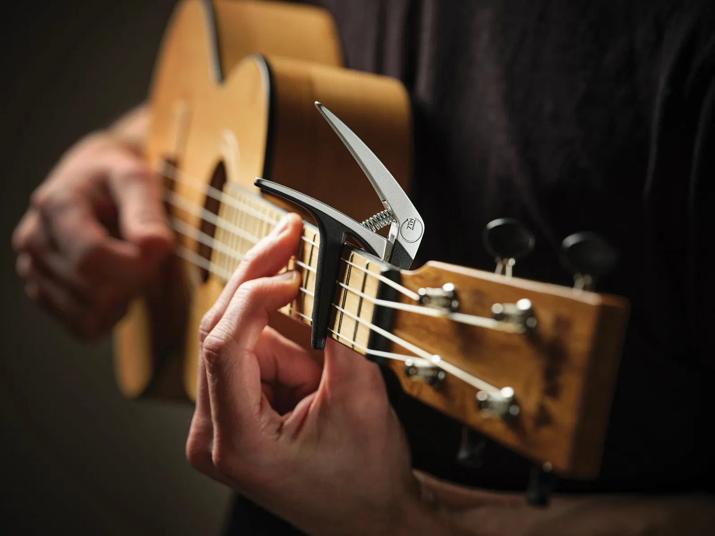 G7 Nashville Ukulele Silver Capo - Lightweight, easy to use, reduces tuning issues, suitable for all ukulele sizes, silicone wrap for tone protection. — view 6