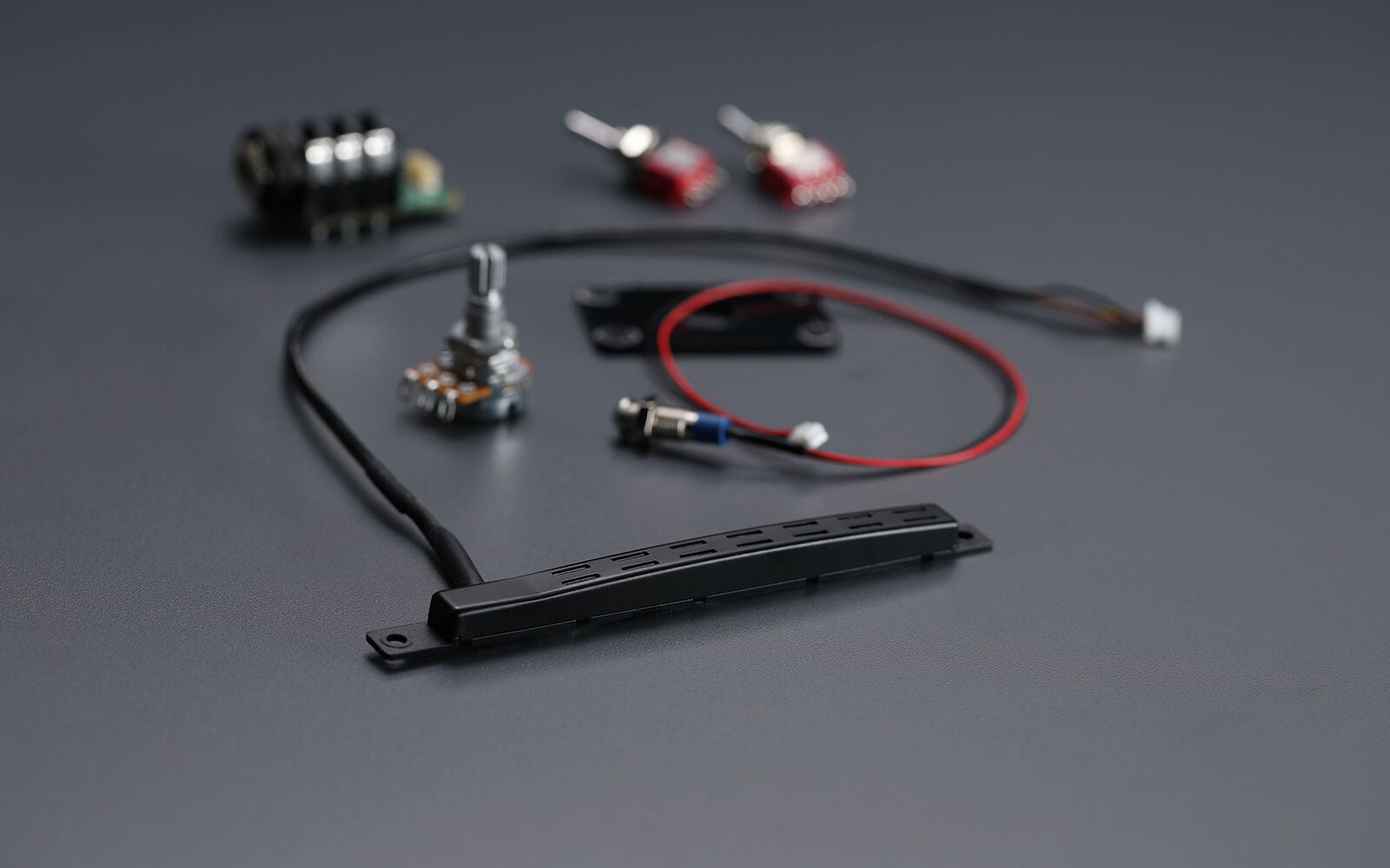 BOSS GK5-KIT-G6 7-String Internal Install Kit - Advanced GK-5 Divided Pickup System for Electric Guitars — view 4