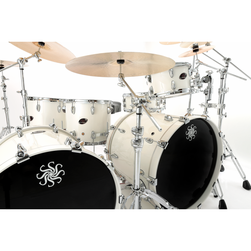 Sakae Evolved Maple 20" 4-Piece Shell Pack - Pearl White with Kick Drum Mount, 10" Tom, 12" Tom, 14" Floor Tom, Includes Tom Holder and Arms — view 2