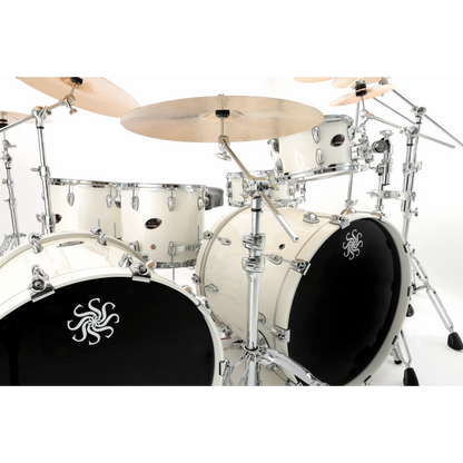 Sakae Evolved Maple 20" 4-Piece Shell Pack - Pearl White with Kick Drum Mount, 10" Tom, 12" Tom, 14" Floor Tom, Includes Tom Holder and Arms — view 2
