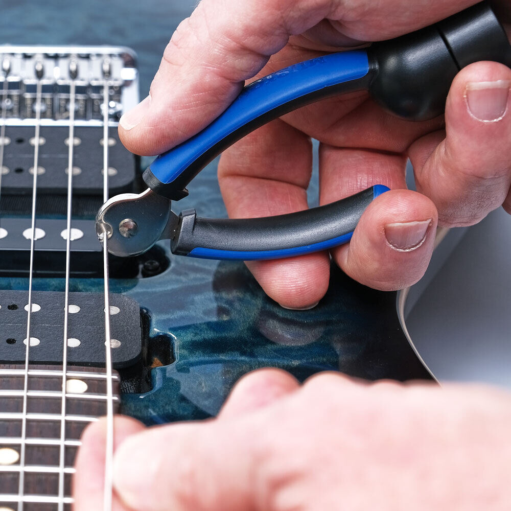 Music Nomad Grip One All-in-One String Winder, Cutter & Puller for Guitar, Bass, Ukulele, Banjo & Mandolin — view 6