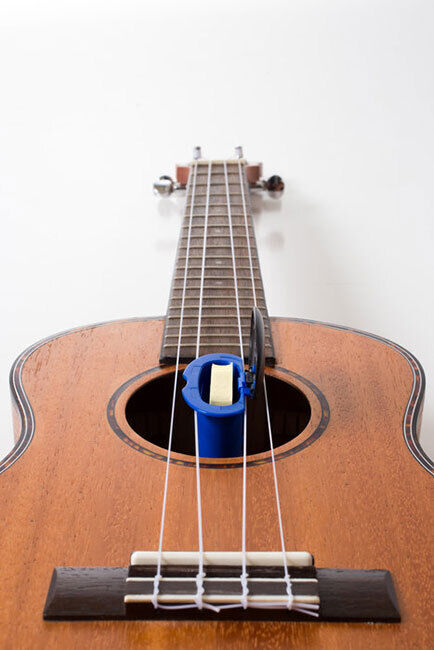 Music Nomad Humilele Ukulele Soundhole Humidifier with Humid-i-Bar Sponge — view 5