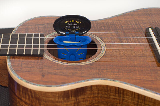 Music Nomad Humilele Ukulele Soundhole Humidifier with Humid-i-Bar Sponge — view 4