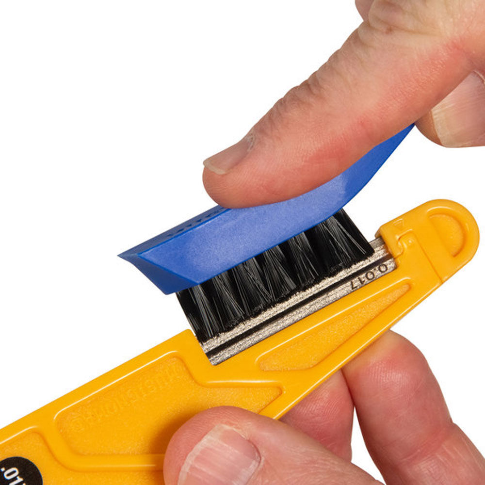 Music Nomad Nut File Storage Case with Cleaning Brush for 16 Files, 12" x 7" x 2" — view 3