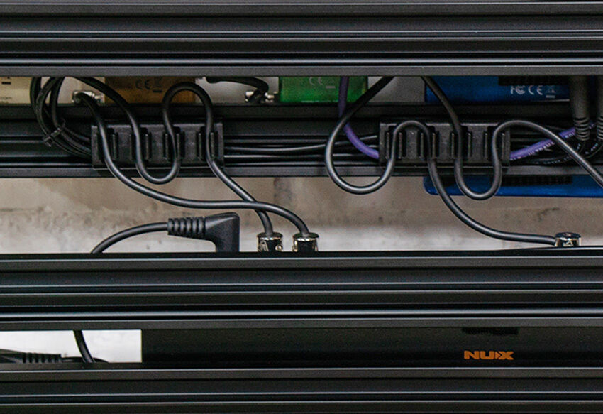NU-X Bumblebee Medium Manageable FX Pedalboard with Cable Organizers and Carrying Bag — view 6