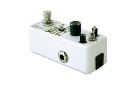 Outlaw Effects Rocker Box Tremolo Pedal with Depth, Rate, Tone Control and Deep/Subtle Toggle Switch — view 3