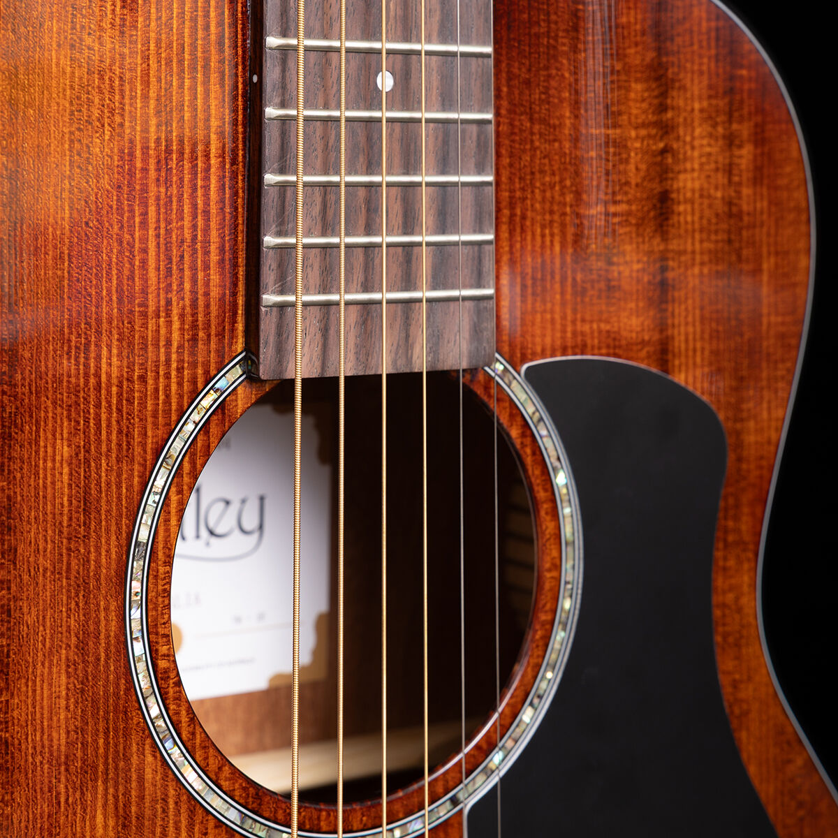 Pratley Traditional Series Mini Acoustic Electric Guitar with Aged Spruce Top Mahogany Back Sides Soft Case PRTM-2E — view 5