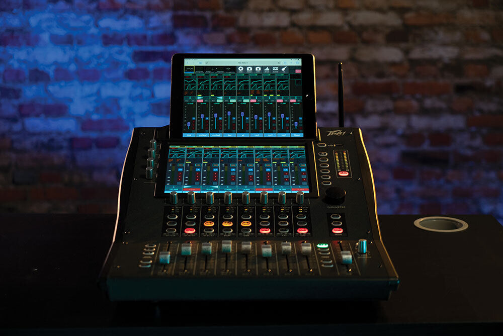 Peavey Aureus Series AUREUS28 Digital Mixer, 28-Channel, WiFi & Bluetooth, 10" Touch Display, 14 Outputs, 16 Inputs, Remote Control — view 3
