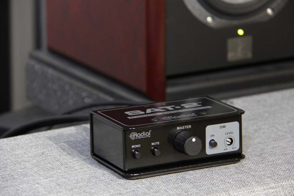 Radial SAT-2 - Passive two-channel balanced stereo attenuator — view 2