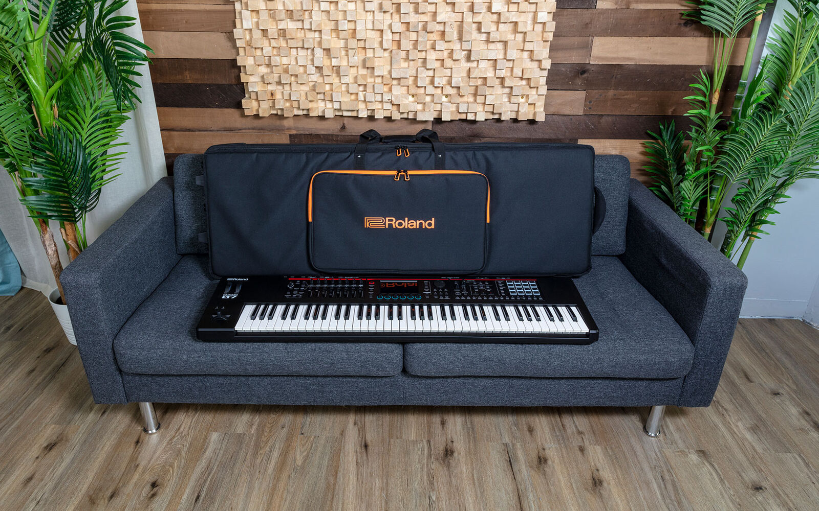 ROLAND SC-G61W3 Gold Series 61-Note Keyboard Bag with Wheels - Durable, Padded, Impact-Resistant Design for Safe Transport — view 4