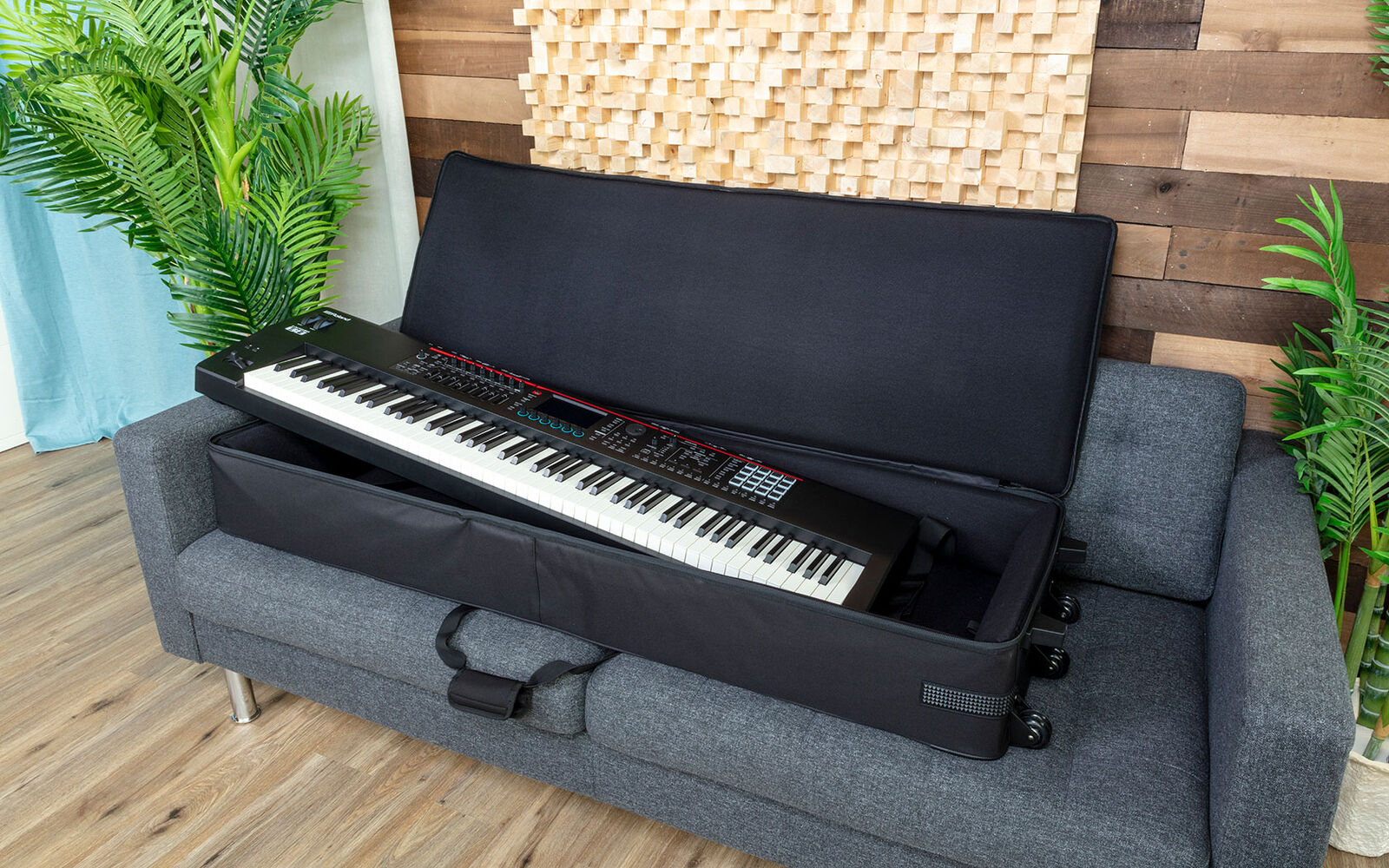 ROLAND SC-G76W3 Gold Series 76-Note Keyboard Bag with Wheels - Durable, Padded, Impact Resistant, Adjustable Straps — view 3