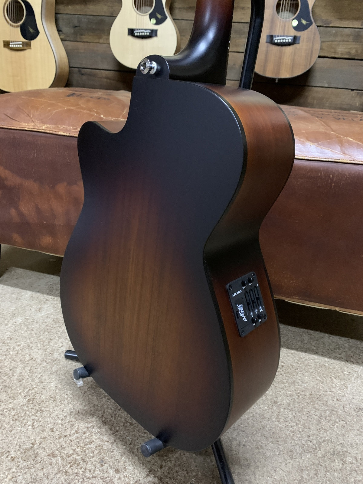 Maton SRS808C Solid Road Series Acoustic Guitar Sunburst — view 4