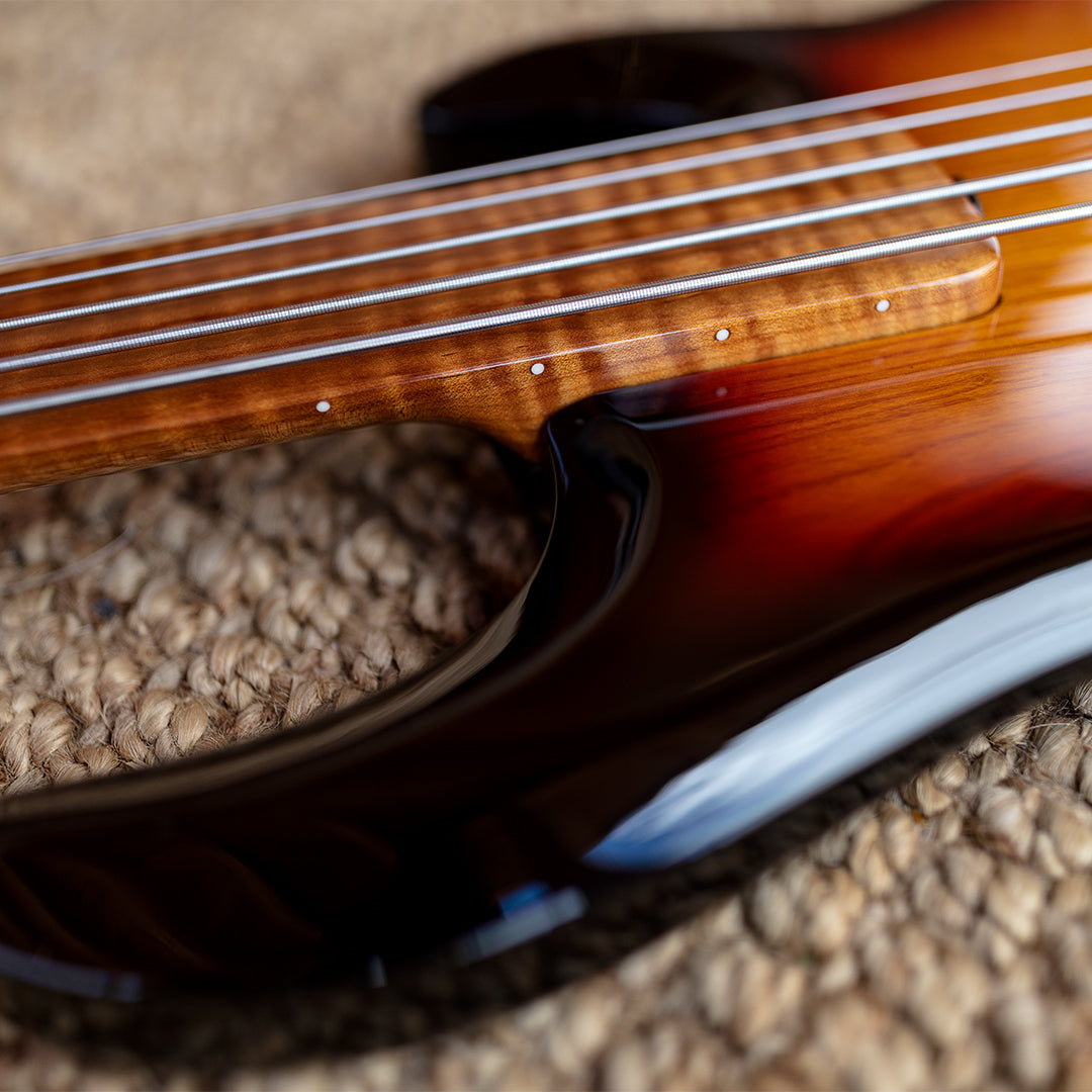 Ernie all Music Man StingRay 5 Special BFR Fretless 5 String Bass Vintage Sierra Burst — view 3