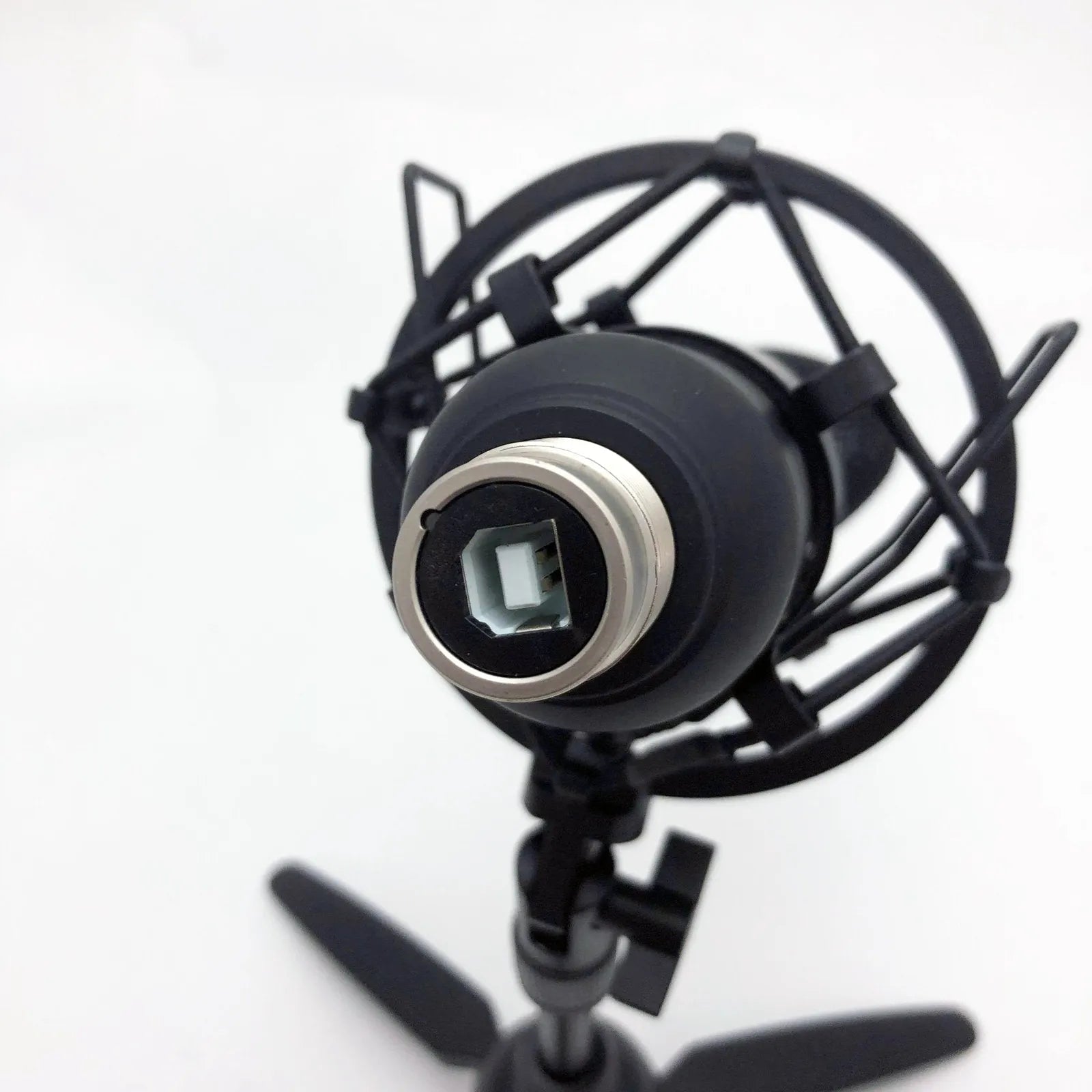 USB Condenser Studio Microphone with Desk Stand, USB Cable, and Carry Bag — view 6