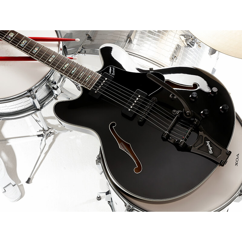 VOX Bobcat V90 Bigsby Black Semi-Hollow Body Guitar — view 5